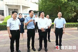 苏亚雷斯赛后向球迷鼓掌告别，加盟格雷米奥以来52场24球17助